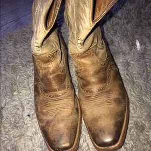 ARIAT COWBOY BOOTS